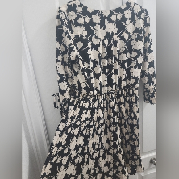 NWT Smak Parlour Lead Like A Girl Fit & Flare V-Neck Pleated Dress - Picture 12 of 15